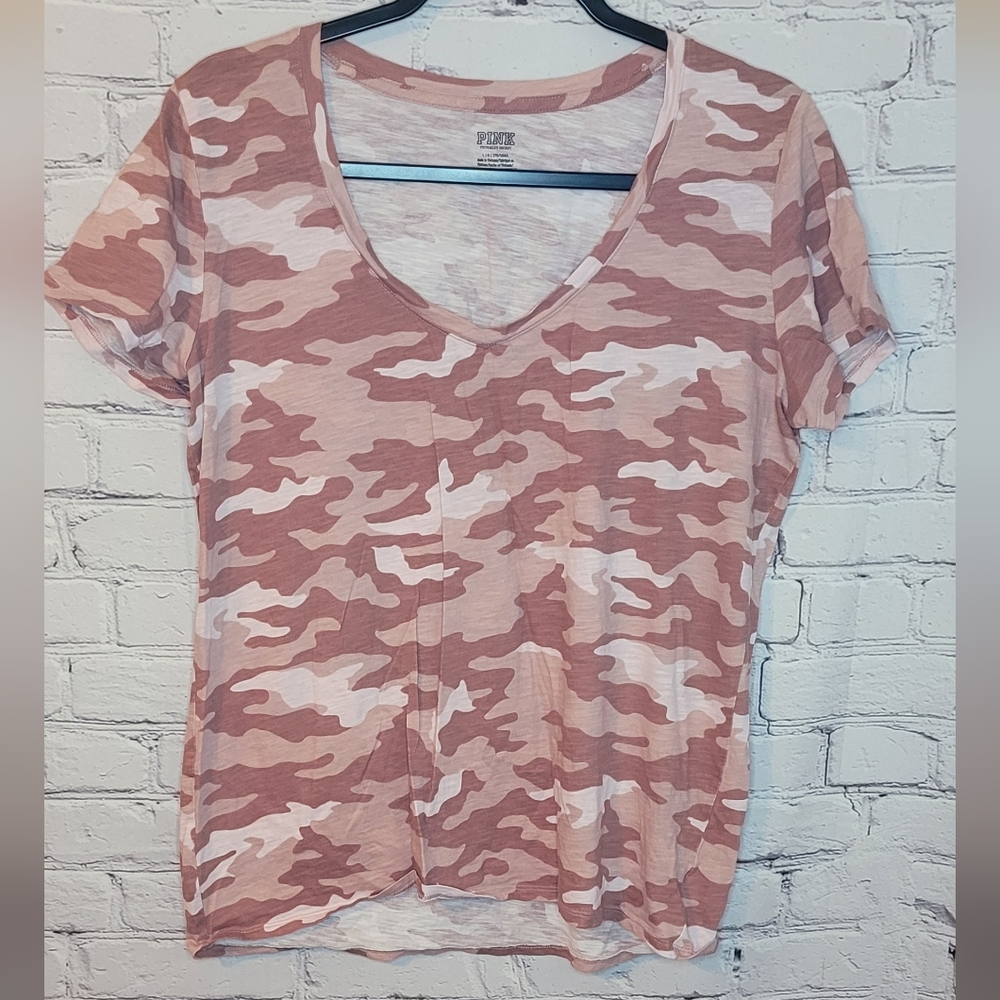 VICTORIA'S SECRET PINK PERFECT V-NECK TEE BLUSH CAMO PRINT size LARGE